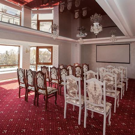 Mon Ami Hotel Ivano-Frankivsk Extérieur photo