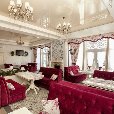Mon Ami Hotel Ivano-Frankivsk Extérieur photo