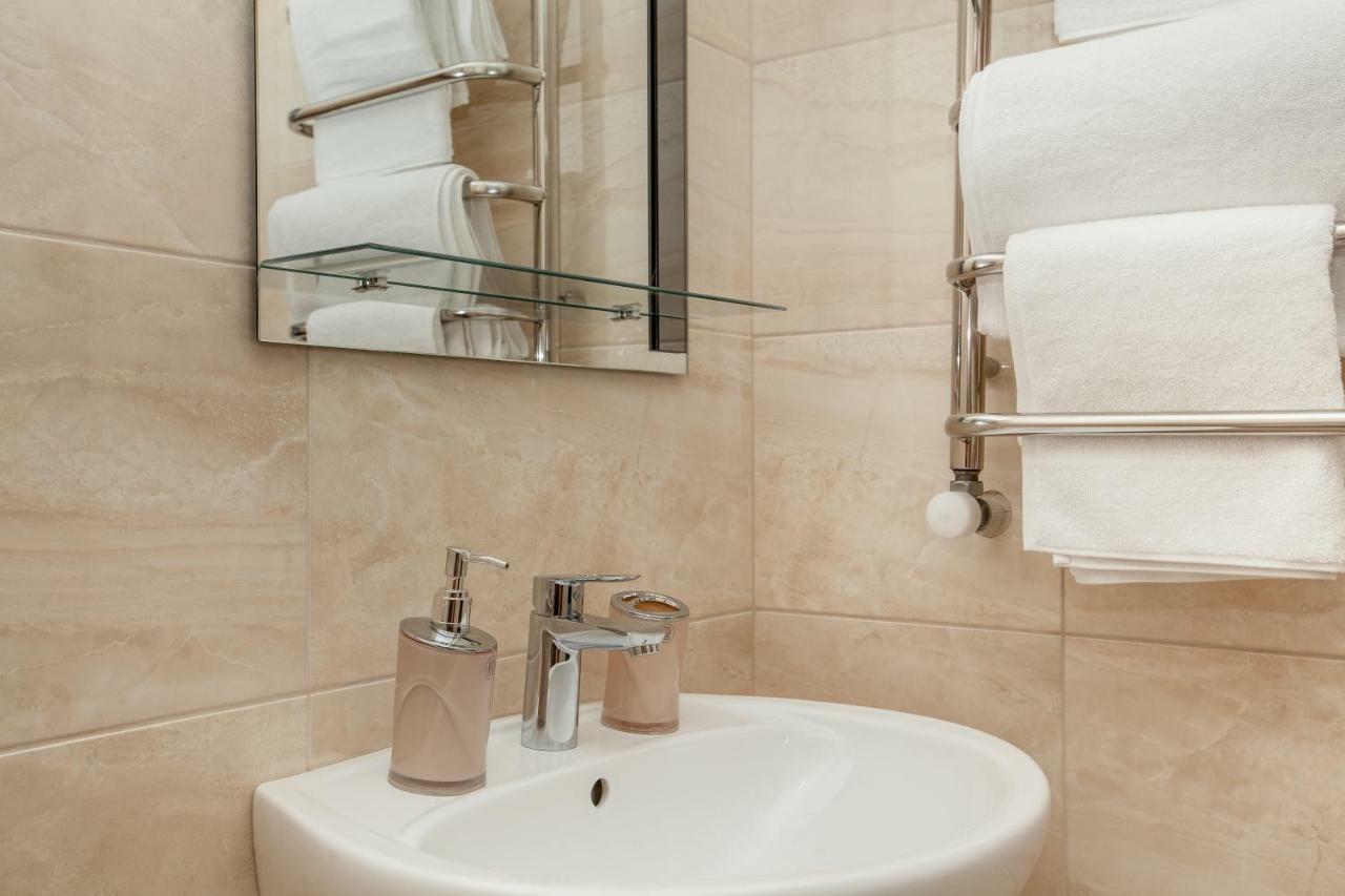 Mon Ami Hotel Ivano-Frankivsk Extérieur photo