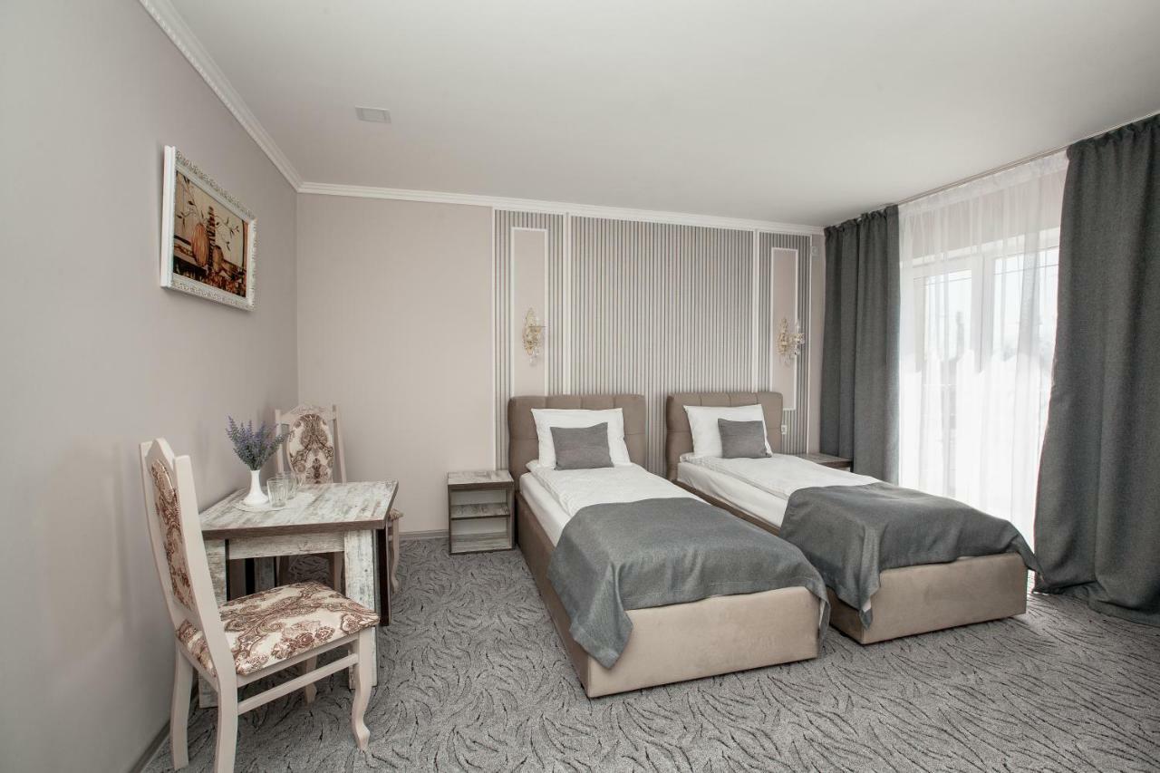Mon Ami Hotel Ivano-Frankivsk Extérieur photo