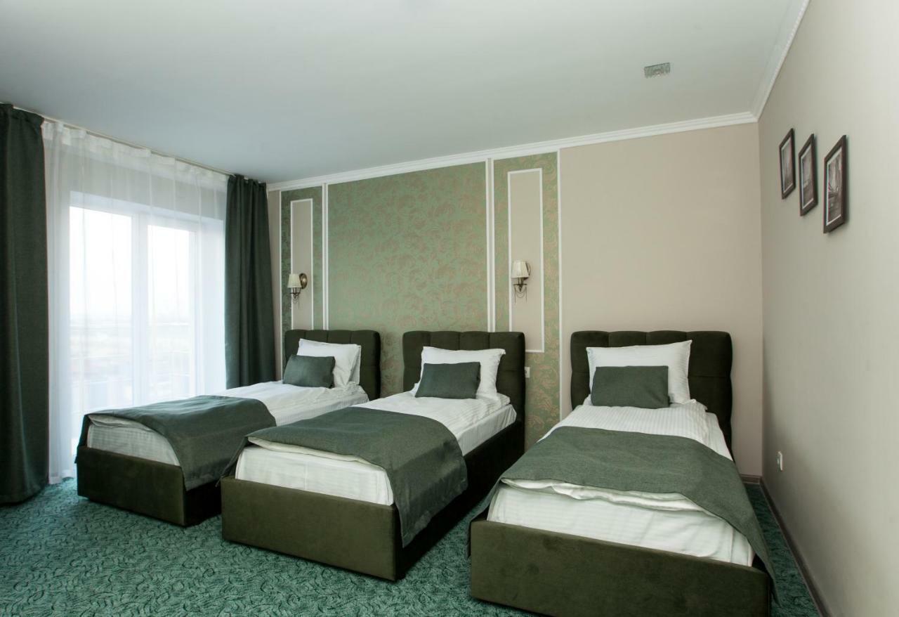 Mon Ami Hotel Ivano-Frankivsk Extérieur photo