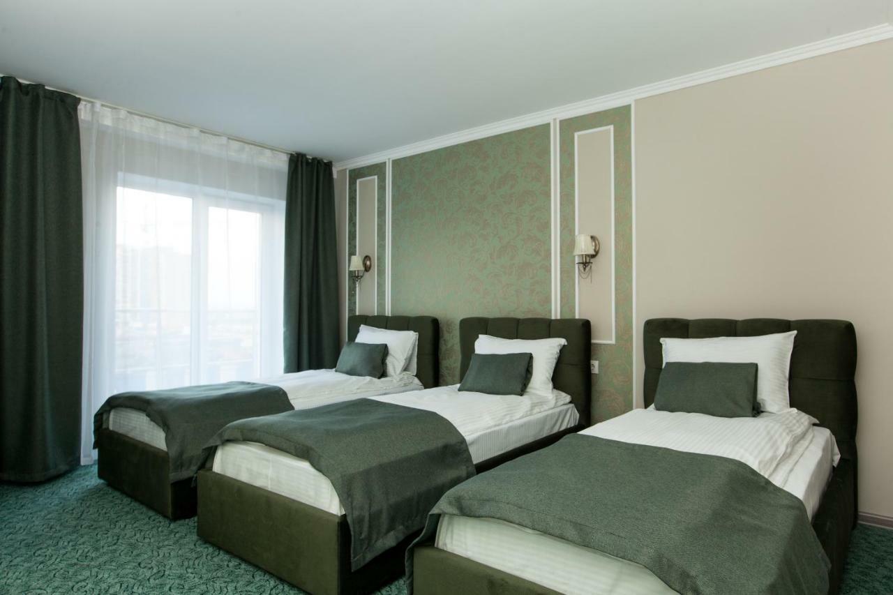Mon Ami Hotel Ivano-Frankivsk Extérieur photo