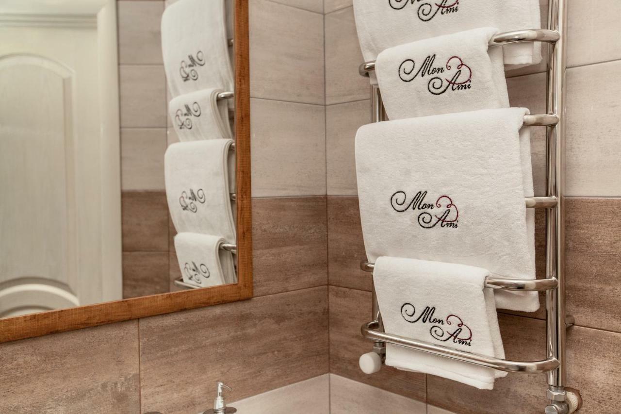Mon Ami Hotel Ivano-Frankivsk Extérieur photo