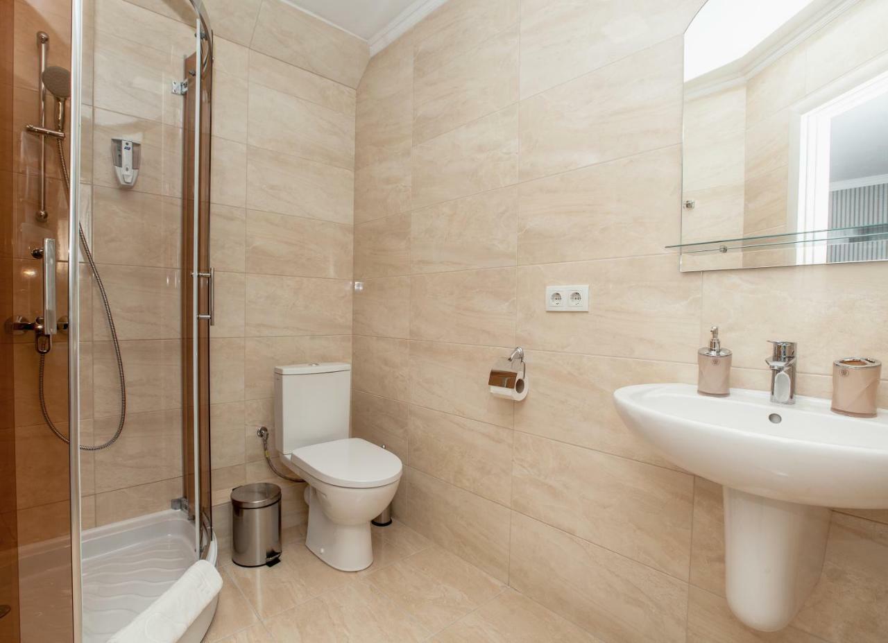 Mon Ami Hotel Ivano-Frankivsk Extérieur photo