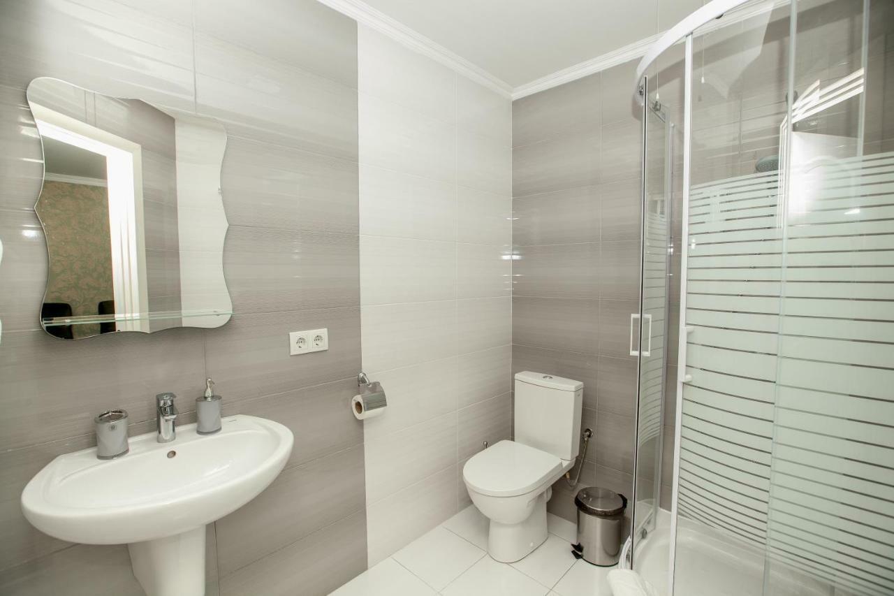 Mon Ami Hotel Ivano-Frankivsk Extérieur photo