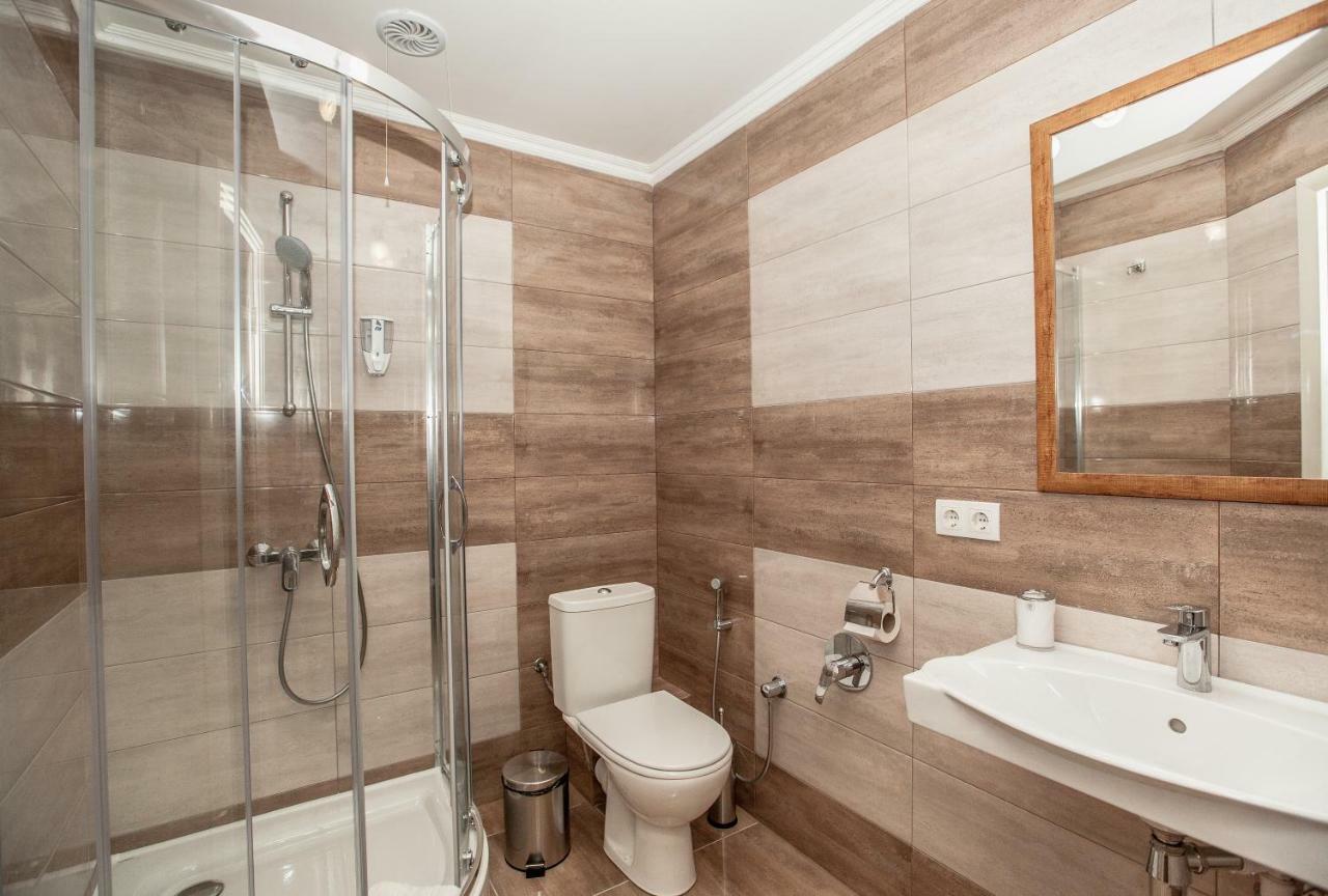 Mon Ami Hotel Ivano-Frankivsk Extérieur photo