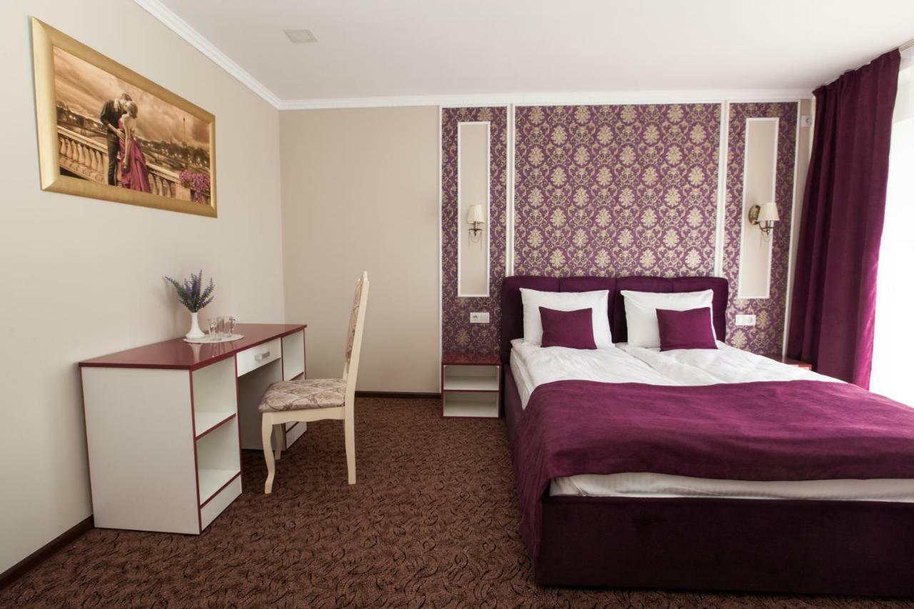 Mon Ami Hotel Ivano-Frankivsk Extérieur photo