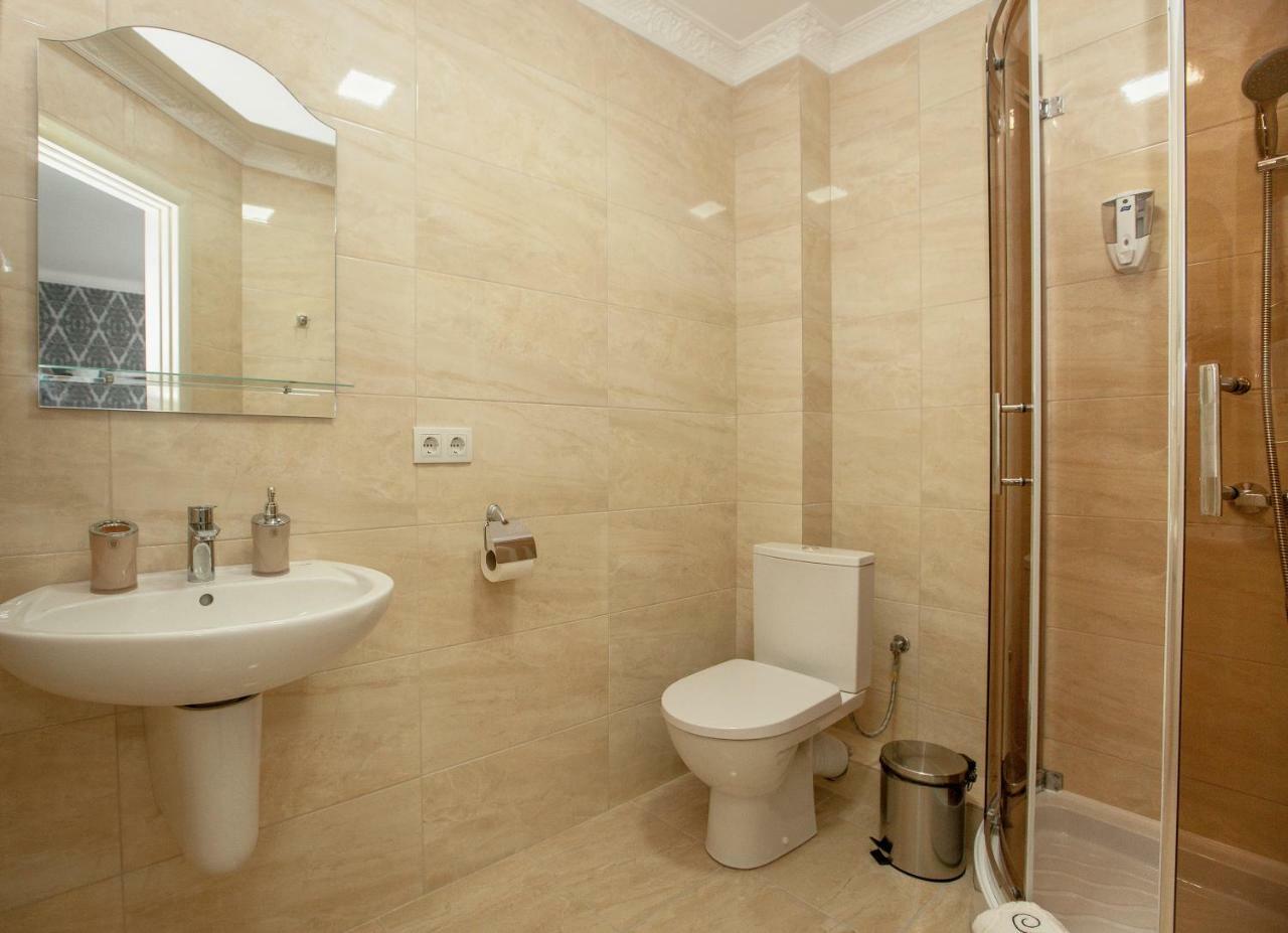 Mon Ami Hotel Ivano-Frankivsk Extérieur photo