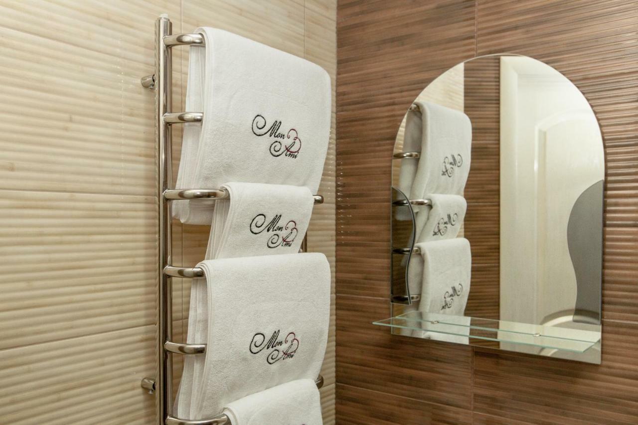 Mon Ami Hotel Ivano-Frankivsk Extérieur photo