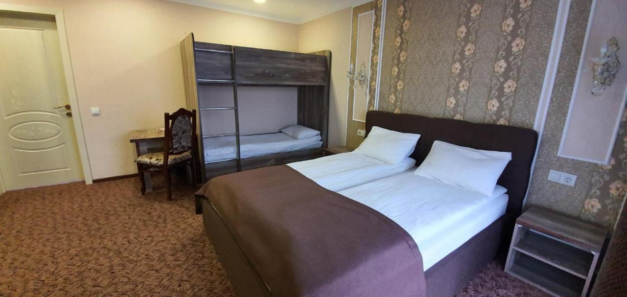 Mon Ami Hotel Ivano-Frankivsk Extérieur photo